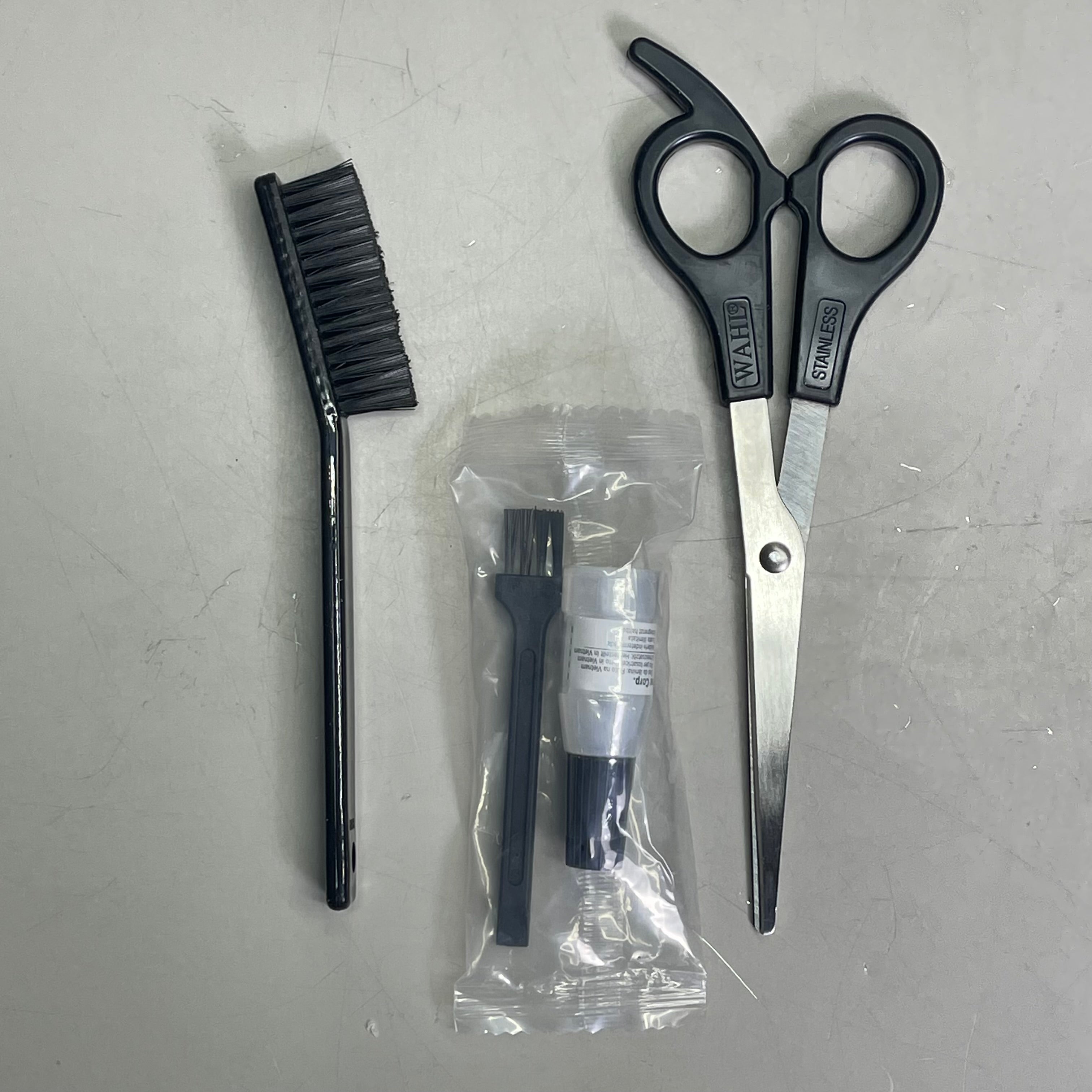 WAHL Multi-Purpose Grooming Kit Men Extreme Power & Easy Clean Blades Red 79607
